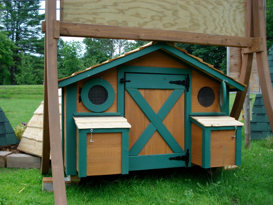 Unique Hobbit Hole Chicken Coop: 20 square feet, removable linoleum floor insert for easy cleaning