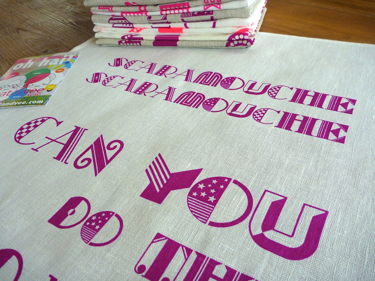 Scaramouche Scaramouche tea towel in Purple on White