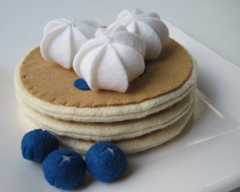 Felt Food Blueberry Pancakes - FiddledeeDeeCraft