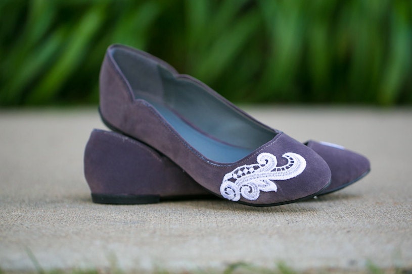 Grey Flats, Grey Ballet Flat with White Lace. US Size 7.5