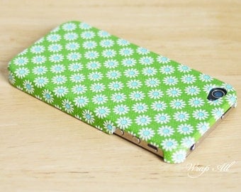 Daisy flowers on green background : iPhone 4 case /  Daisy iPhone 4s case/ iPhone case / Green iphone case