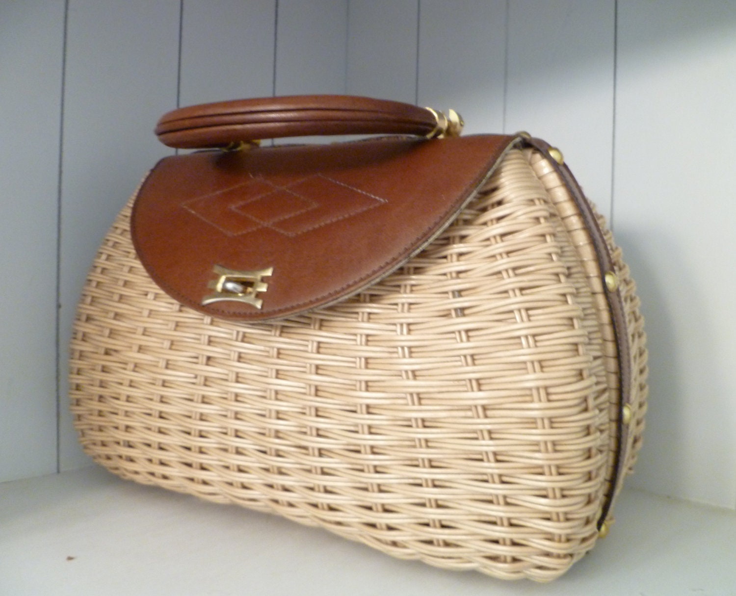 Vintage Purse Leather and Wicker Camera Bag Handbag Cosmetologist Bag