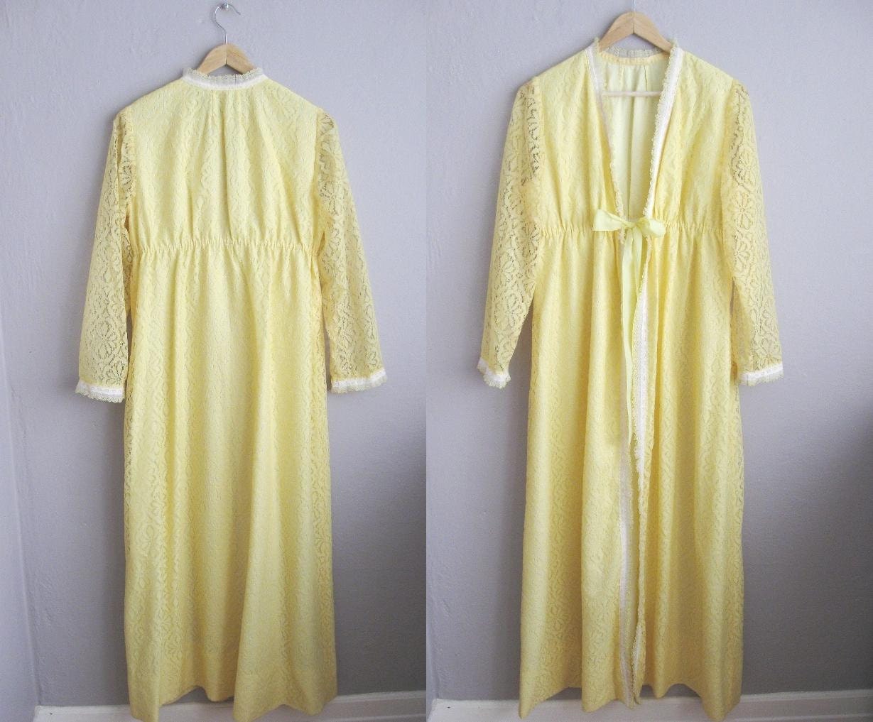 Vintage 1960s Peignoir Robe Yellow Lace Negligee / Sheer Lace Trim / Size Medium Large M L