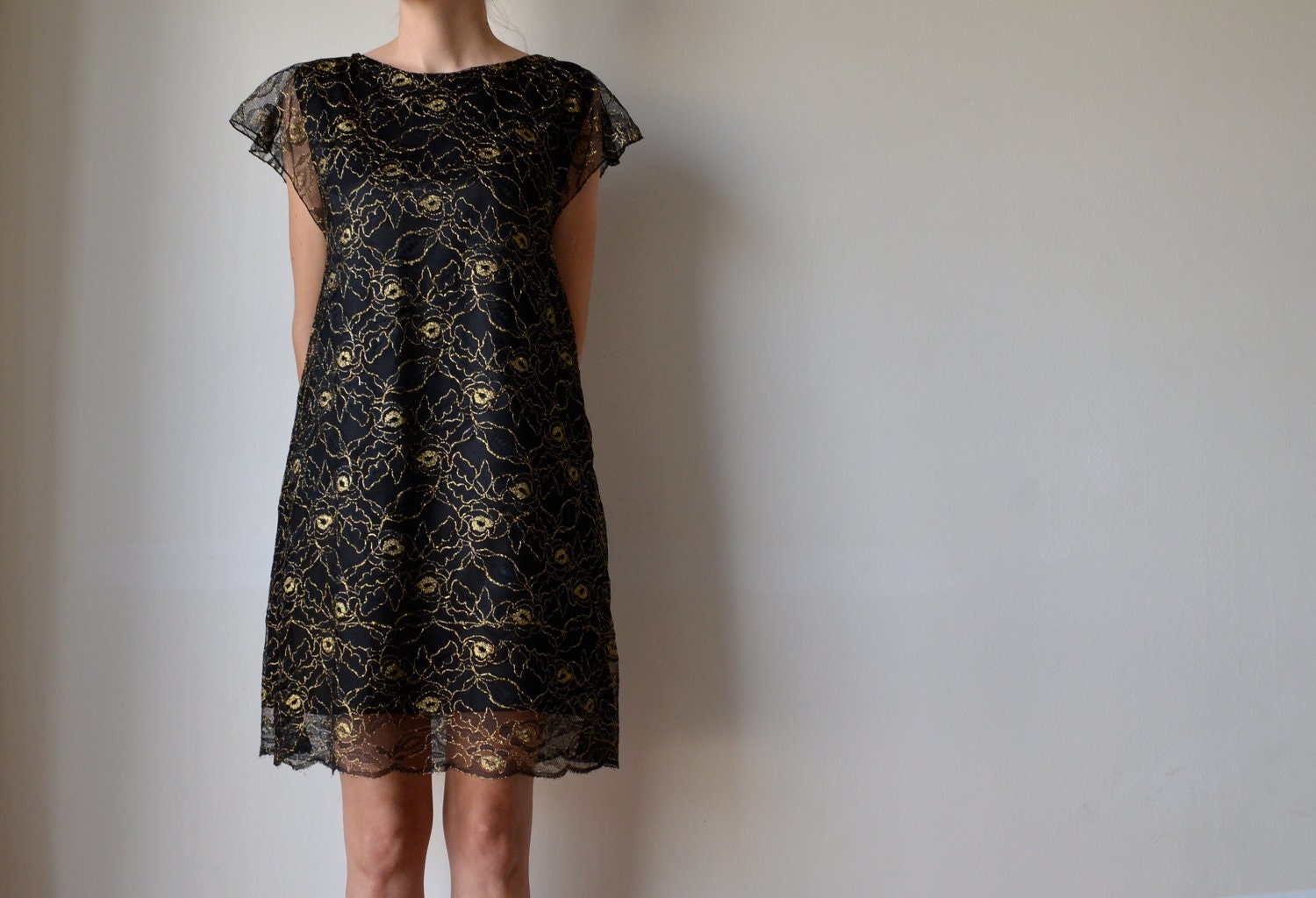 Black and gold womens lace tunic shift dress with fluttery cap sleeves. Fully lined. Size M - MuguetMilan