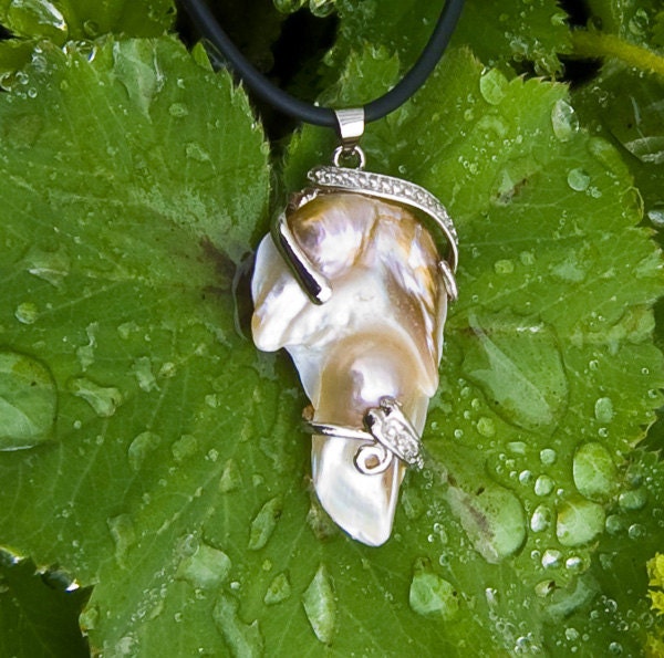 Blister Pearl Pendant Necklace