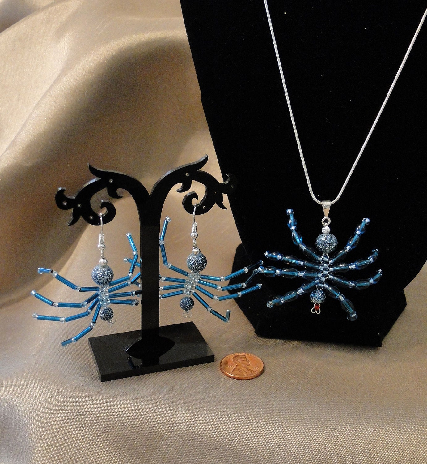 Handmade Glass Bead Blue Spider Necklace and Earrings for Halloween or Christmas Decoration Ornament Jewelry Art Suncatcher Gothic Gift