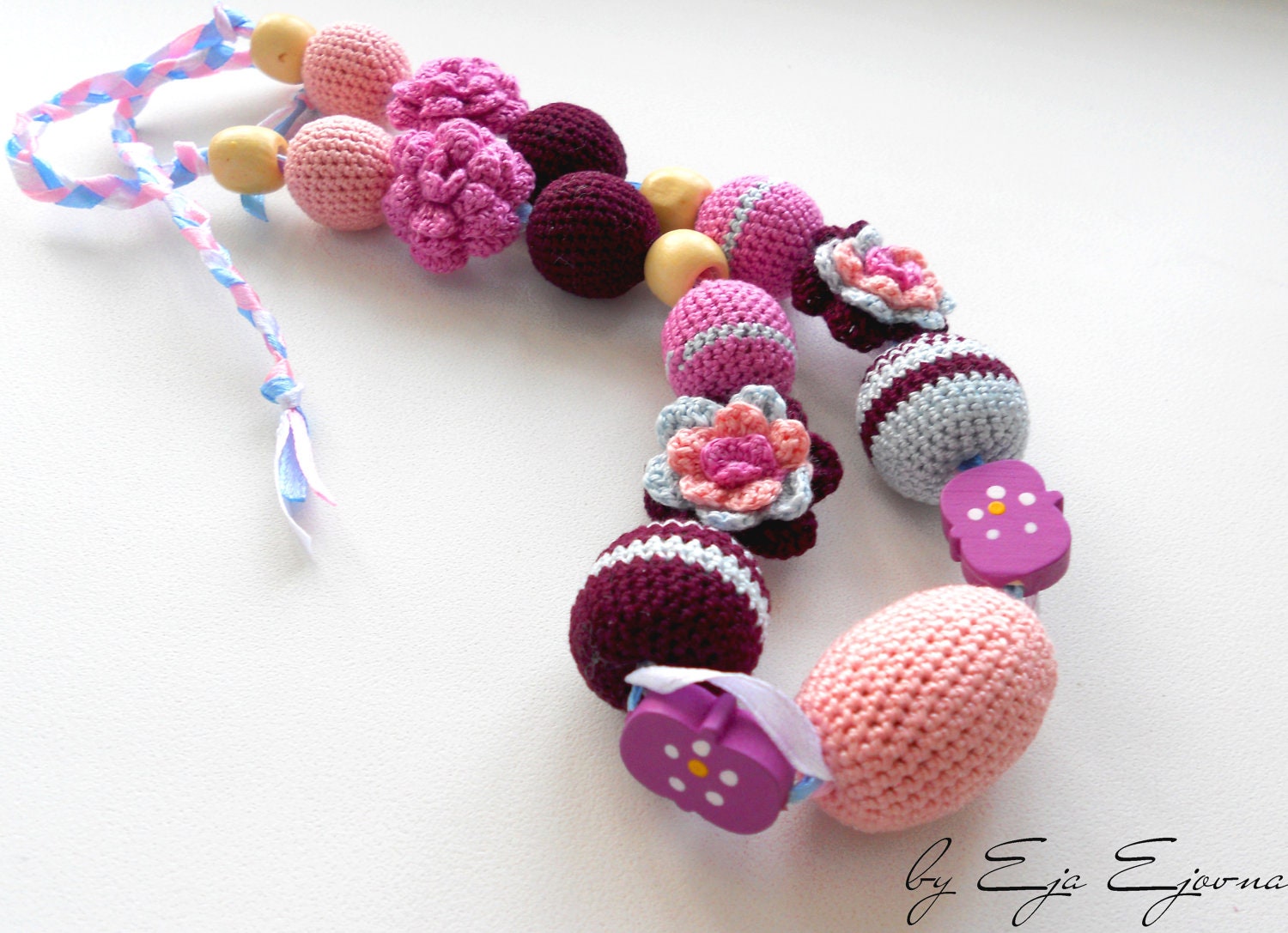 Teething necklace / Nursing necklace / Sensory toy in violet pink flowers - Moms jewelry - Colorful crochet jewelry