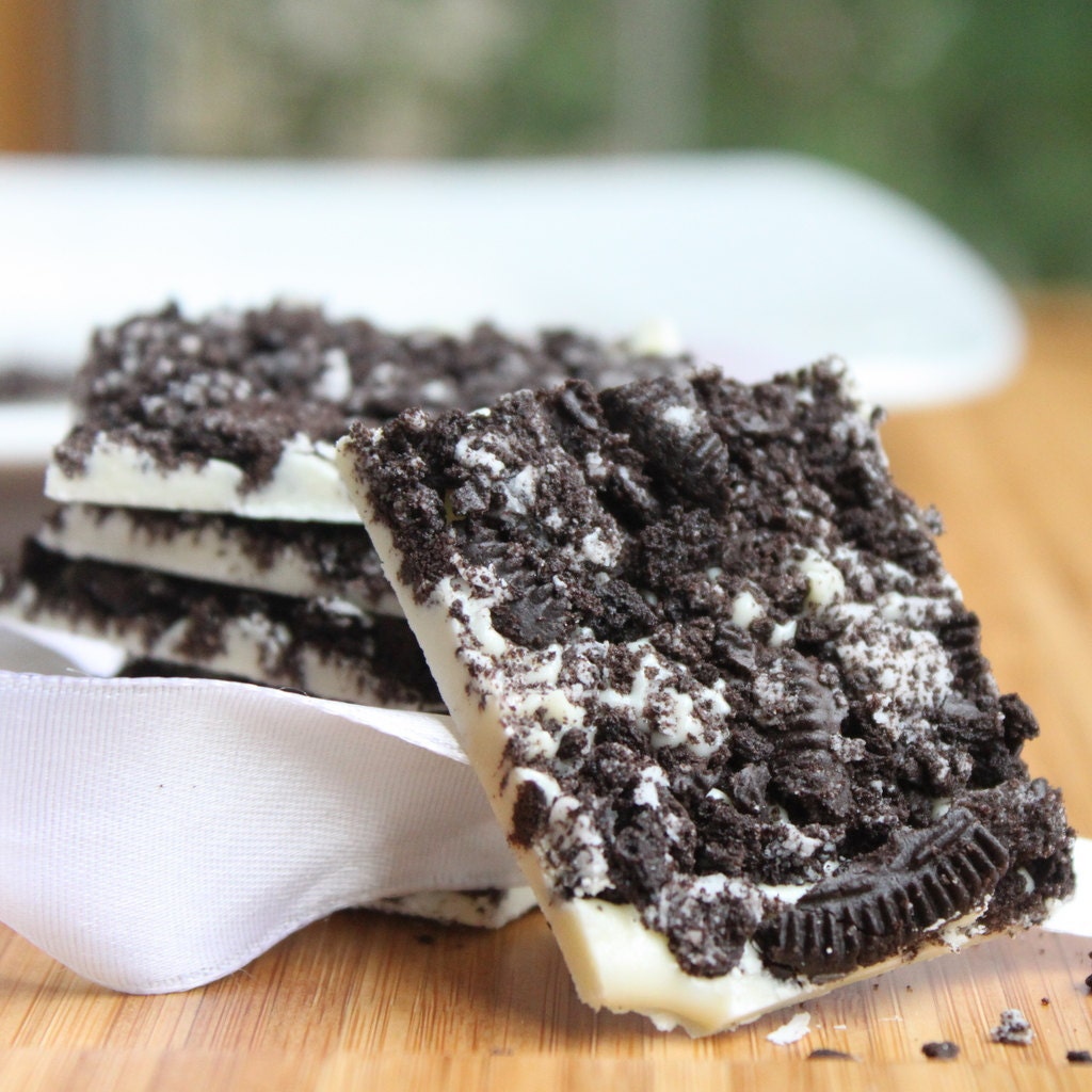 Cookies & Cream Chocolate Bark