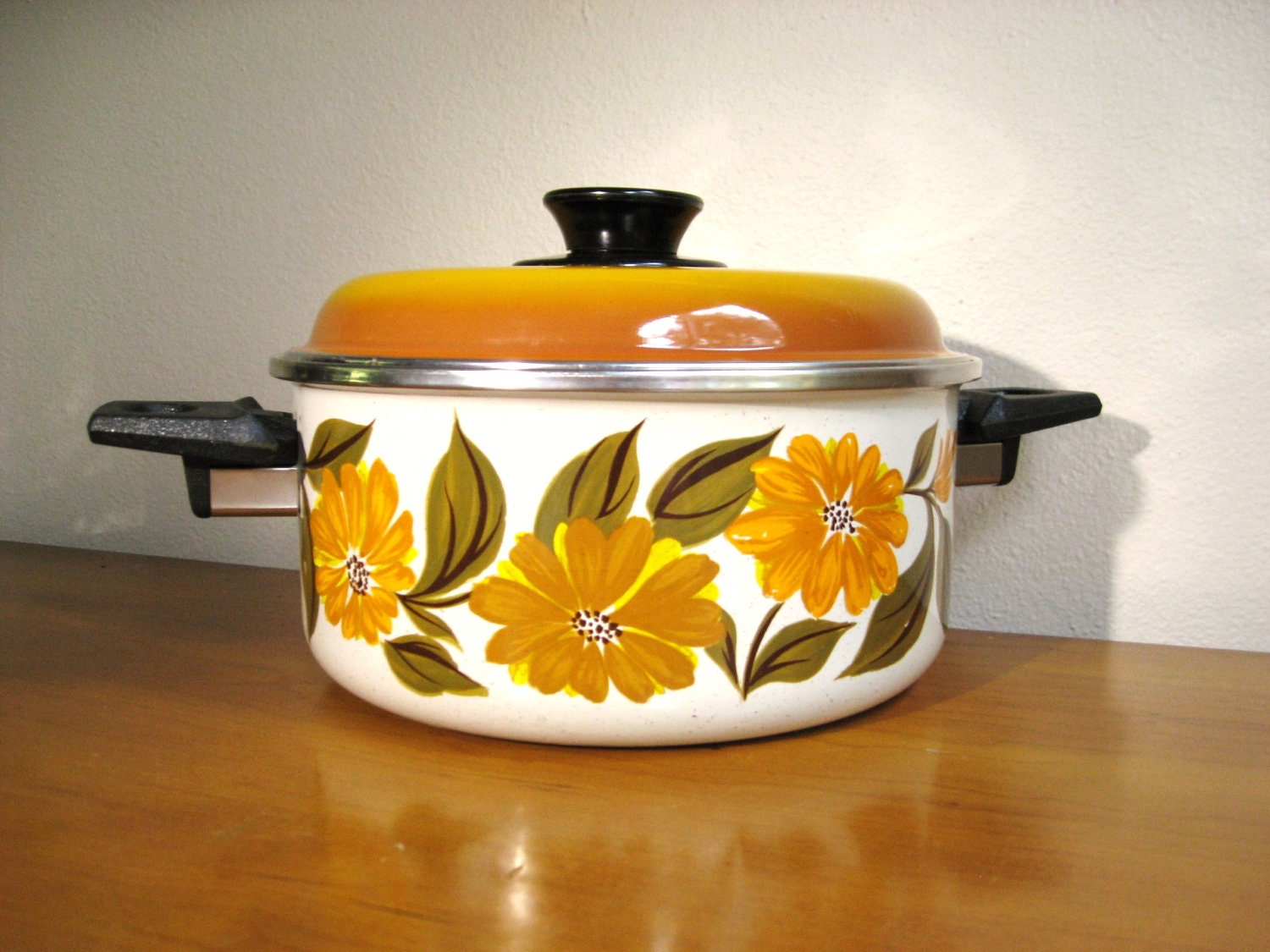 Vintage 1970's JMP Casserole Dish, Capri Design, 3 Quart, Enamel, Made in Spain