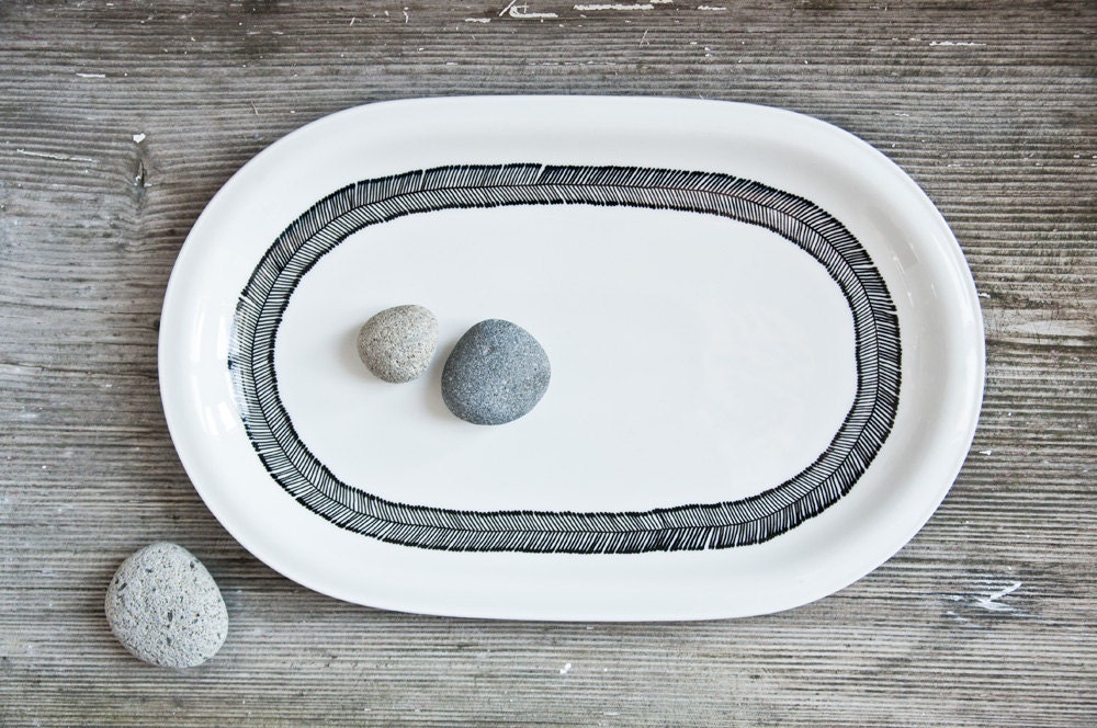 Hand-painted vintage platter "somewhat angular", black and white