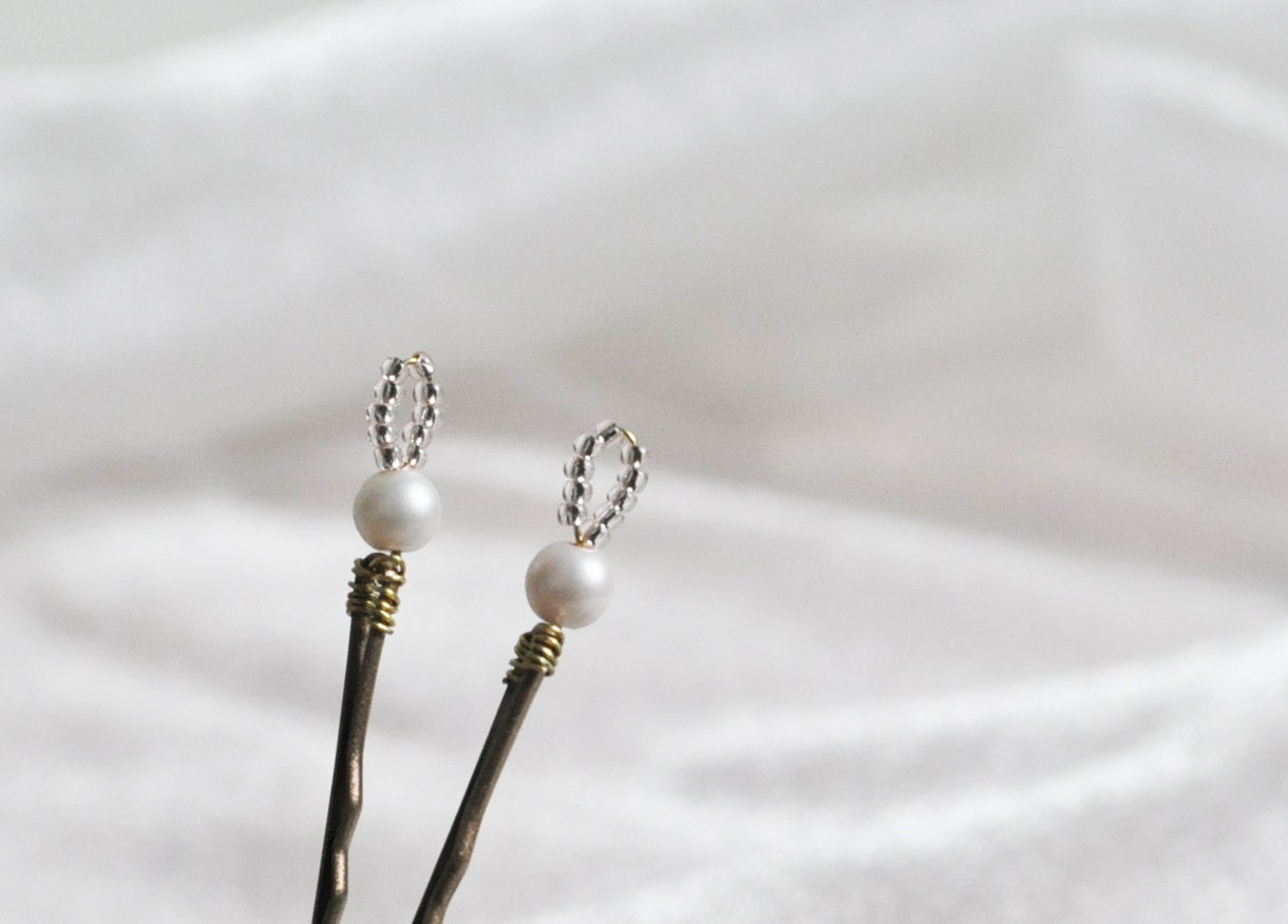 Ivory Pearl Loop Bobby Pin