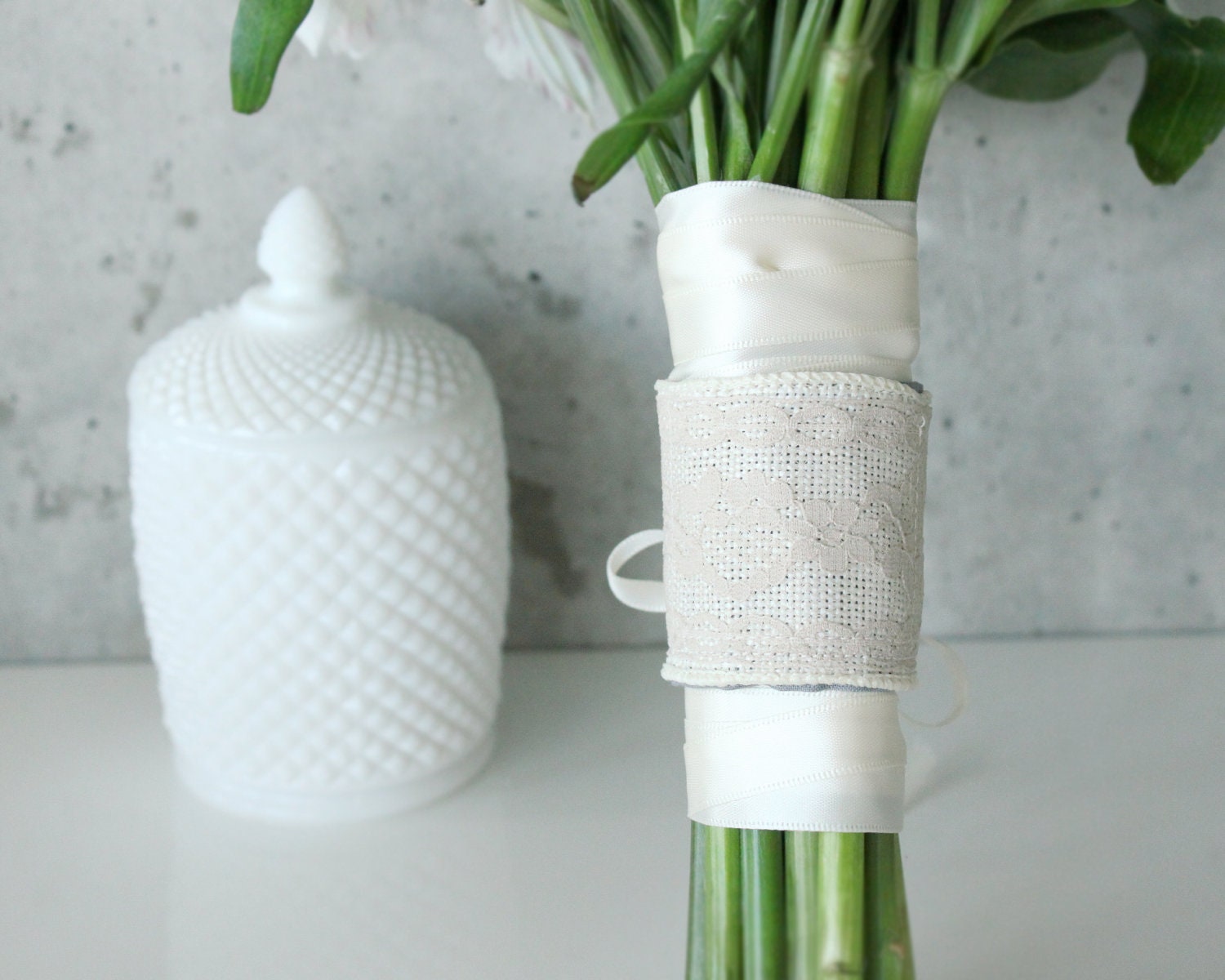 Bouquet Wrap with a Lucky Penny Pocket, Rustic Ivory Burlap with Beige Lace, rustic woodland wedding