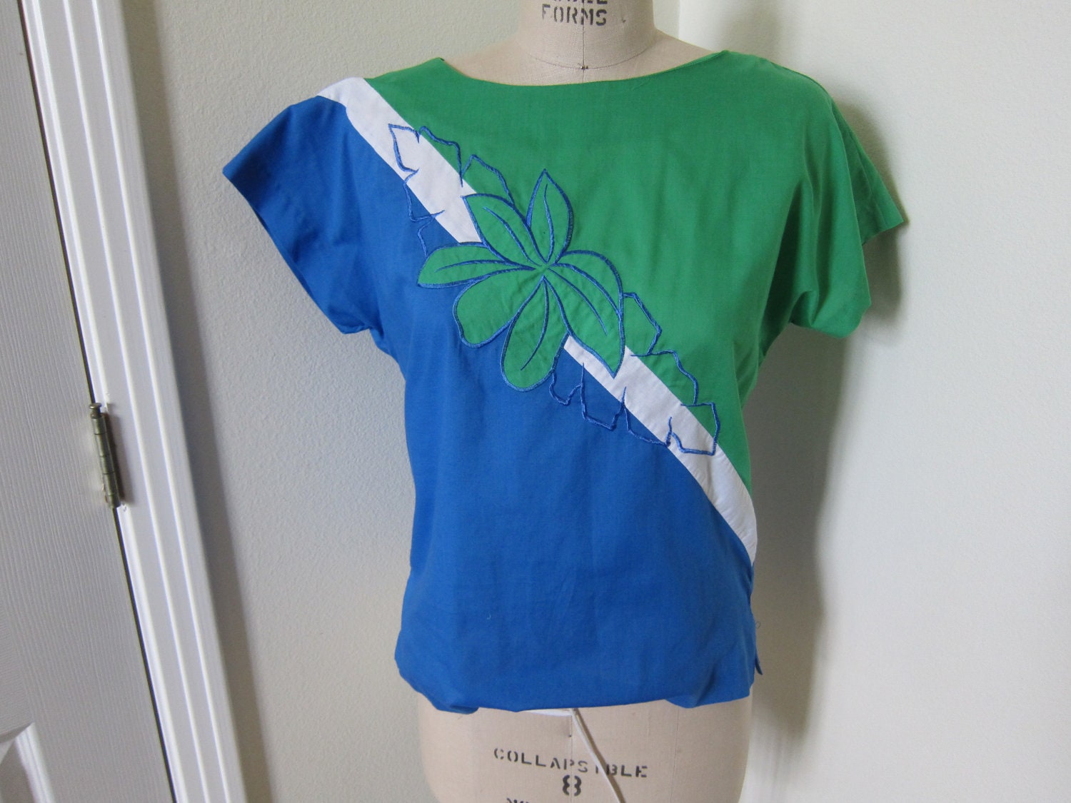 25% sale: Vintage Cotton Embroidered Blue and Green Hawaiian Top