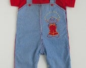 these overalls are all one piece with 3 buttons down the back and snaps along the legs.