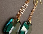 EMERALD GREEN swarovski crystal bridesmaid earrings.  24 karat Gold plated.  Vintage style.  Wedding jewelry.