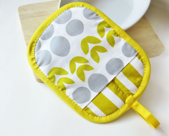 Pot Holder - Mustard Mod Flowers