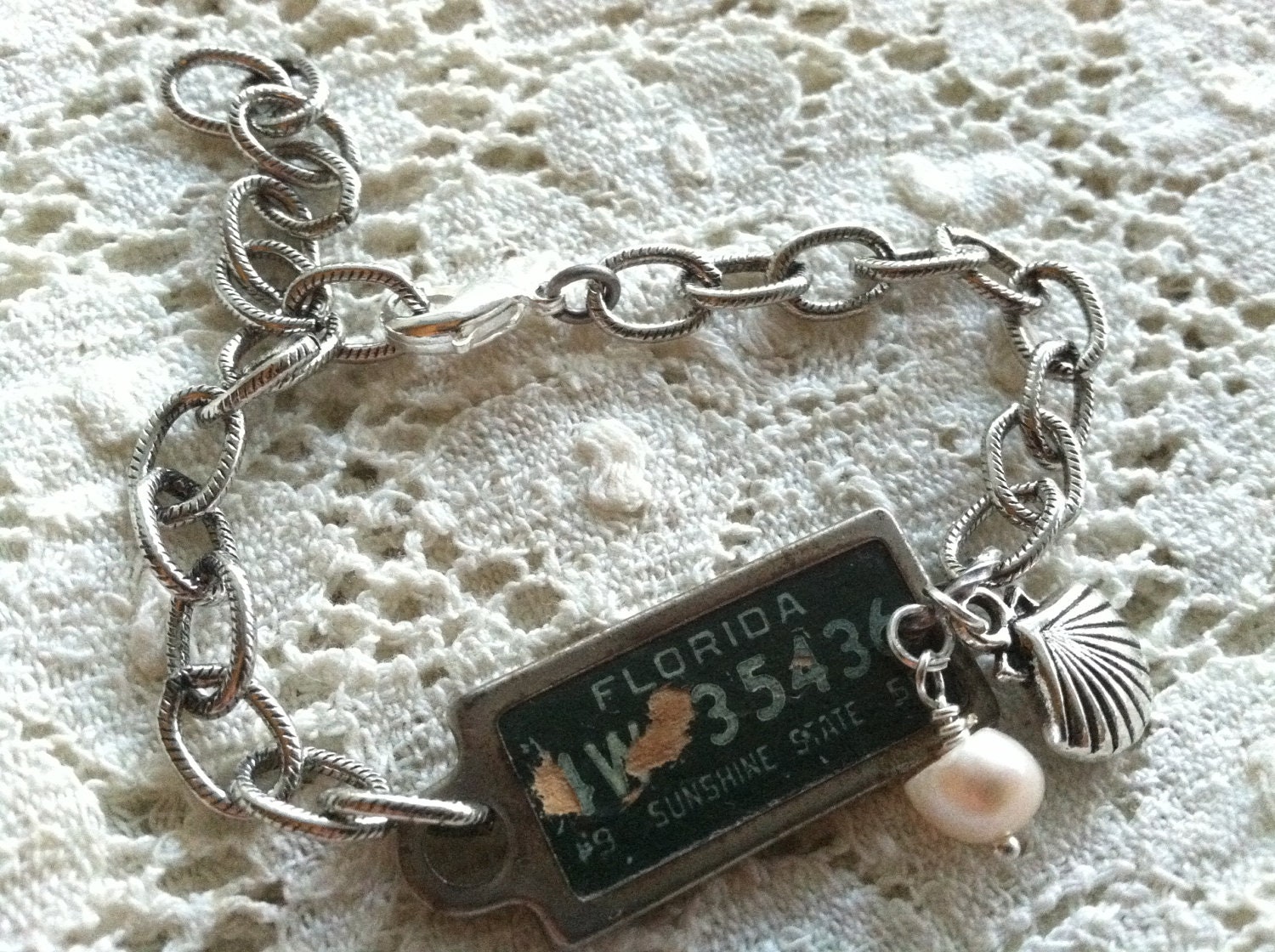 Florida Road Trip Bracelet - Vintage Mini License Plate Charm with Shell and Pearl Charms - 1958