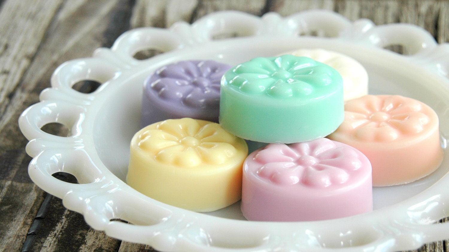 25 . Flower Custom Soap Favors . Bridal Shower / Baby Shower Favors