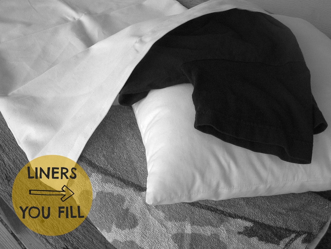 Water Resistant Denier Nylon Pet Bed Liner with durable Velcro closure : 20x24
