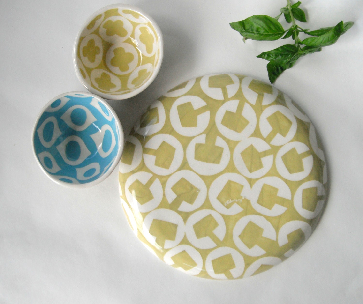 Round serving platter or tray Mediterranean pattern