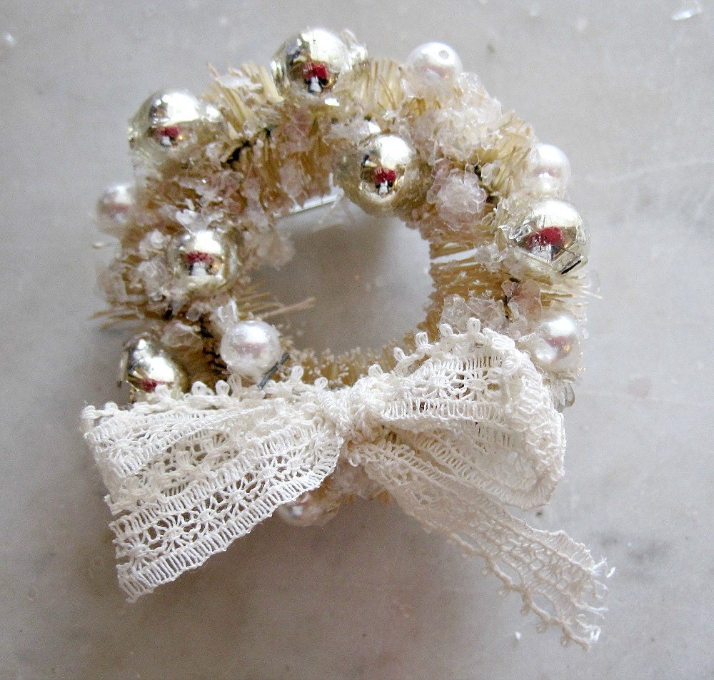 Winter white 1-1/ 2" bottle brush wreaths holiday brooch