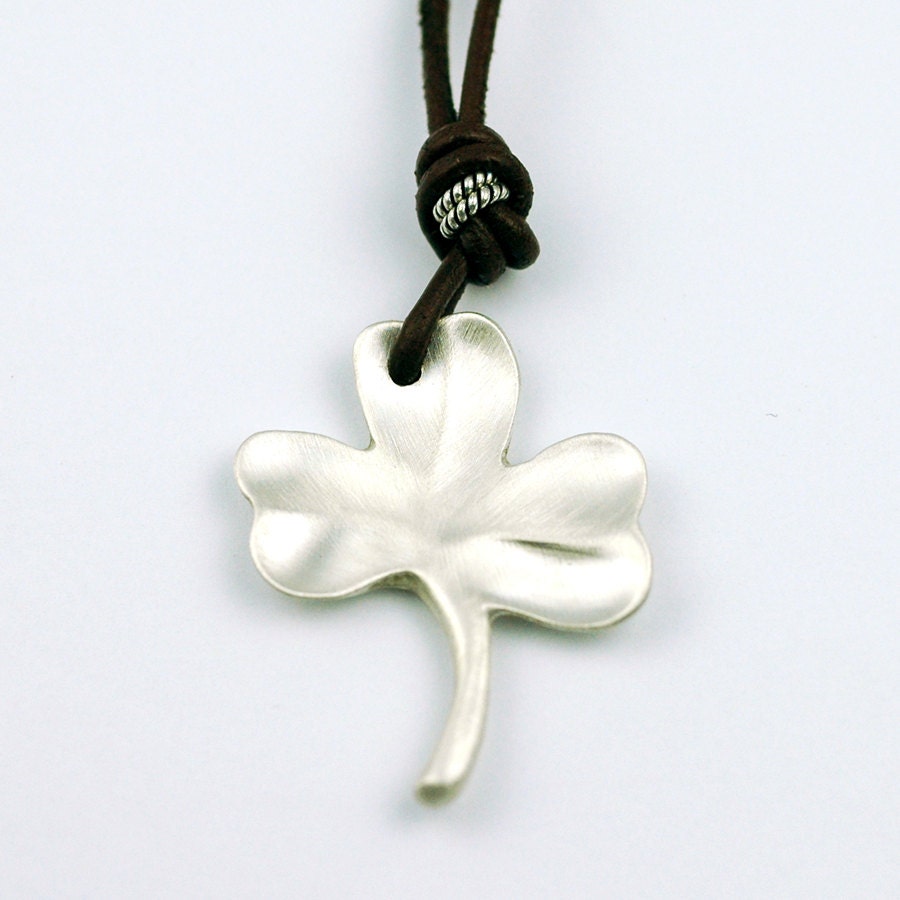 Niall Horan's ONE DIRECTION Lucky Irish Three-Leaf Clover Shamrock Necklace - as seen in Tiger Beat Magazine - 1D Directioner - Unisex