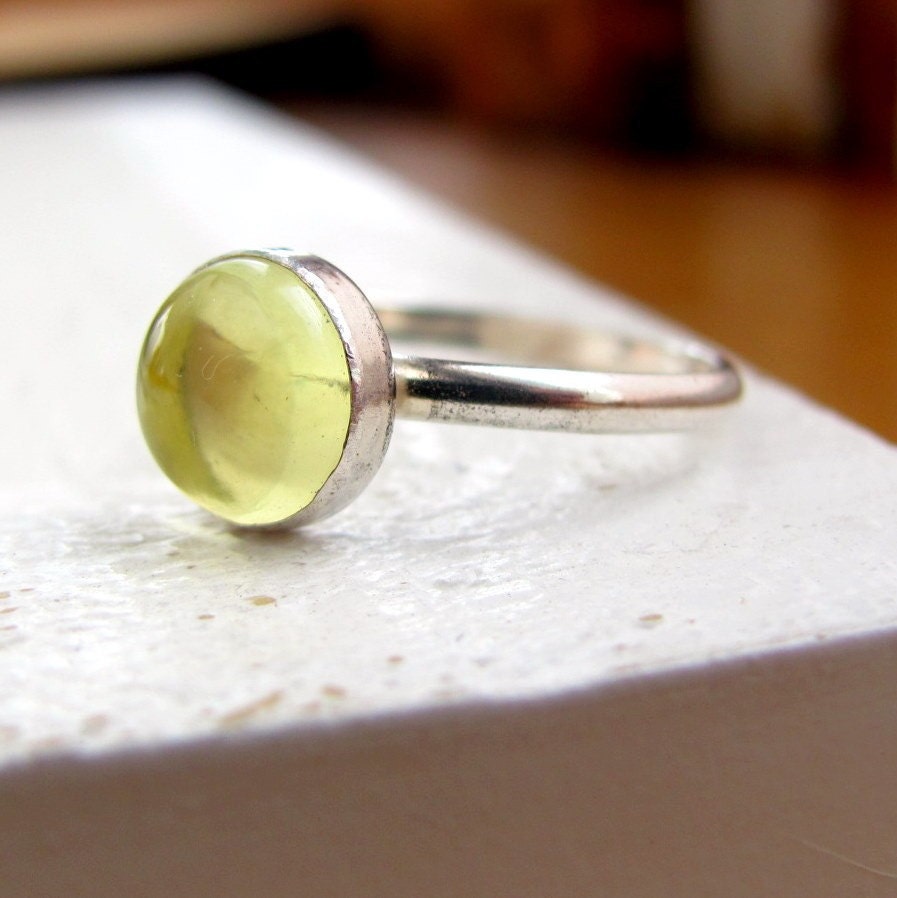 Handmade sterling silver and lemon quartz solitaire ring -size 8