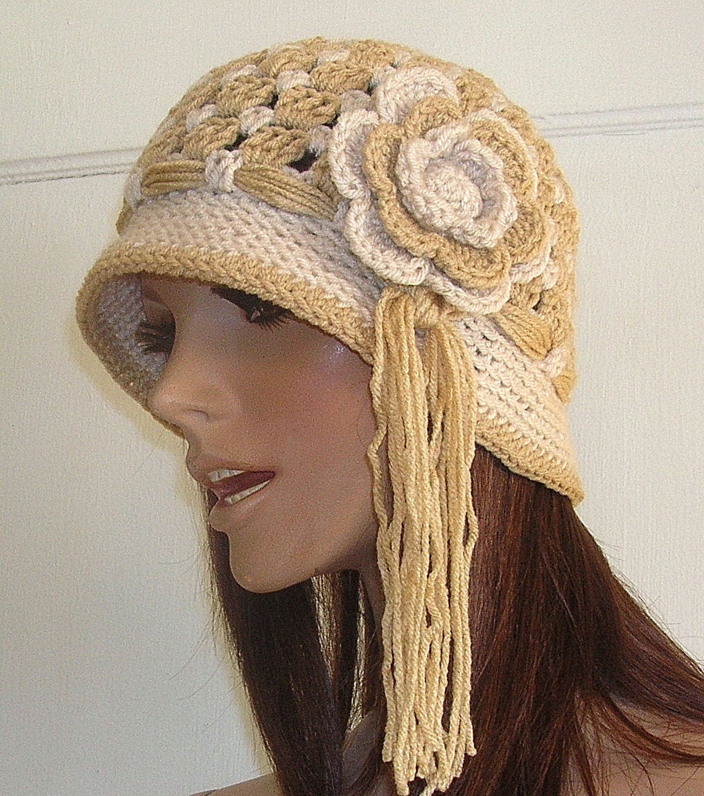 Flapper Cloche Crochet Hat - Buff and Ecru