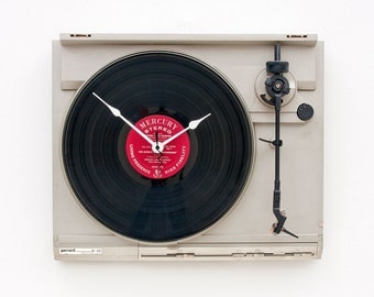 Recycled Turntable Clock