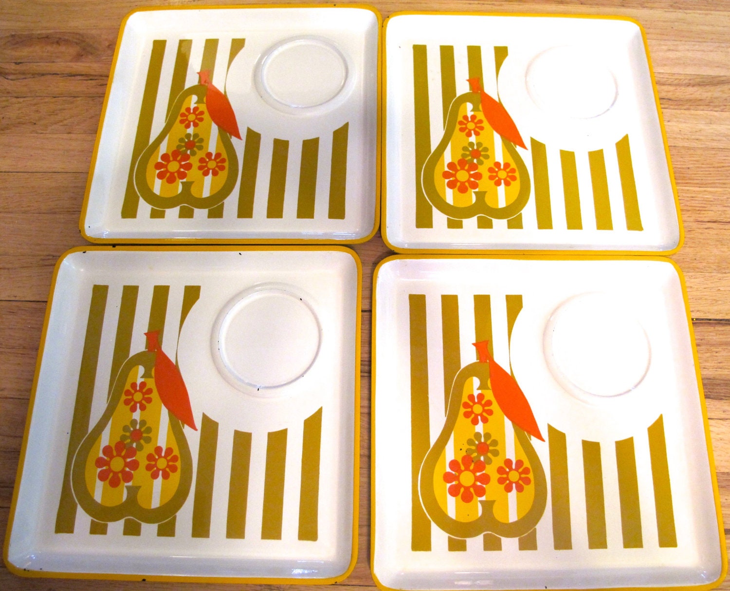 70s Pear Trays