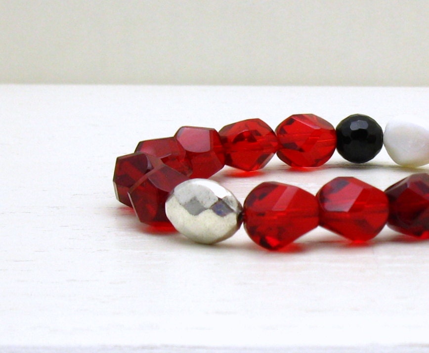 Modern Red Beaded Bracelet / Red Beaded Stretch Bracelet / Contemporary / Mothers Day