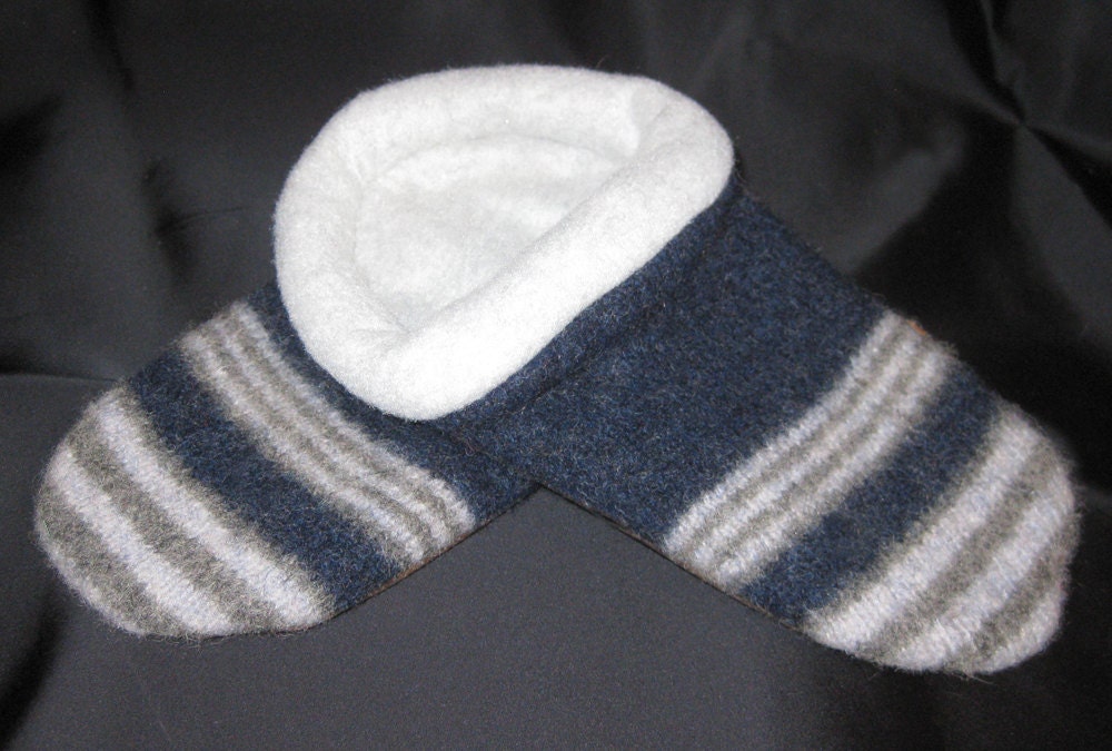 Fleece Lined Sweater Slippers with Vinyl Bottoms - W 6/7