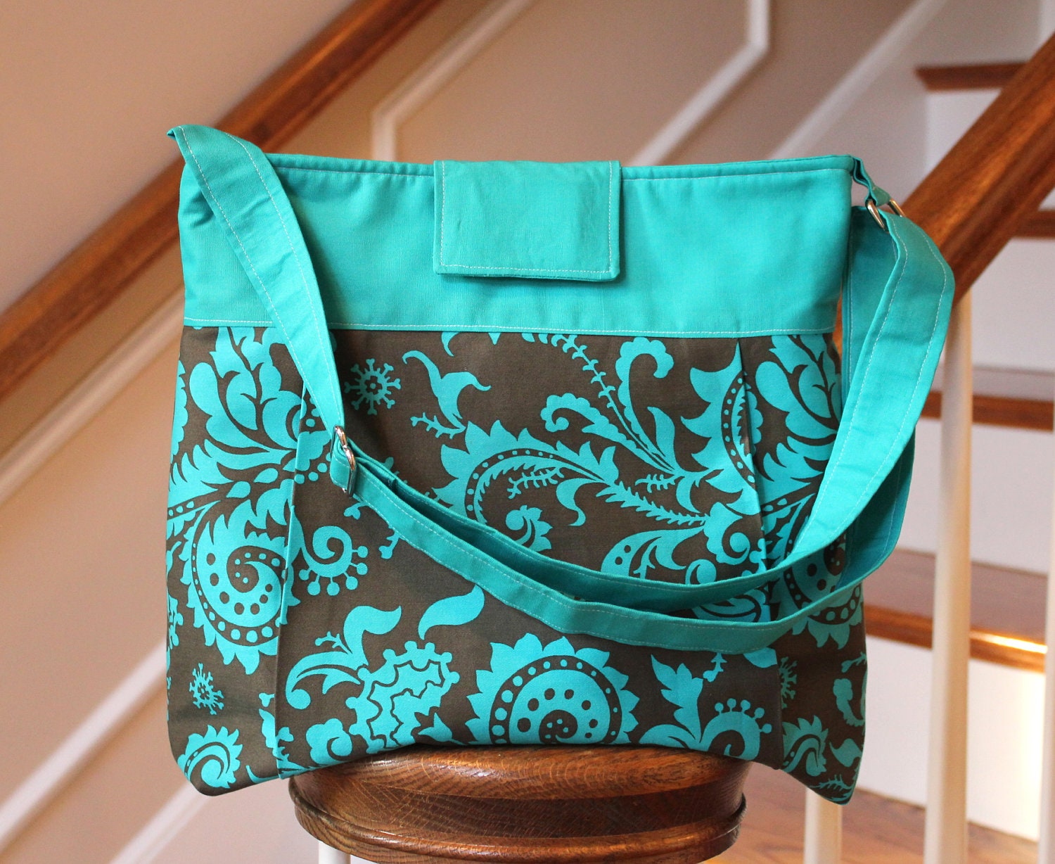 Large Hobo - Pleated Design - Adjustable Strap and 4 Pockets - Turquoise Wood Fern