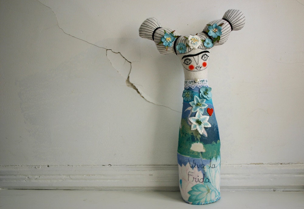 Frida doll  - 5 de Mayo -  Art doll - Medium Size with 2 pony tails - Paper flowers - Custom order