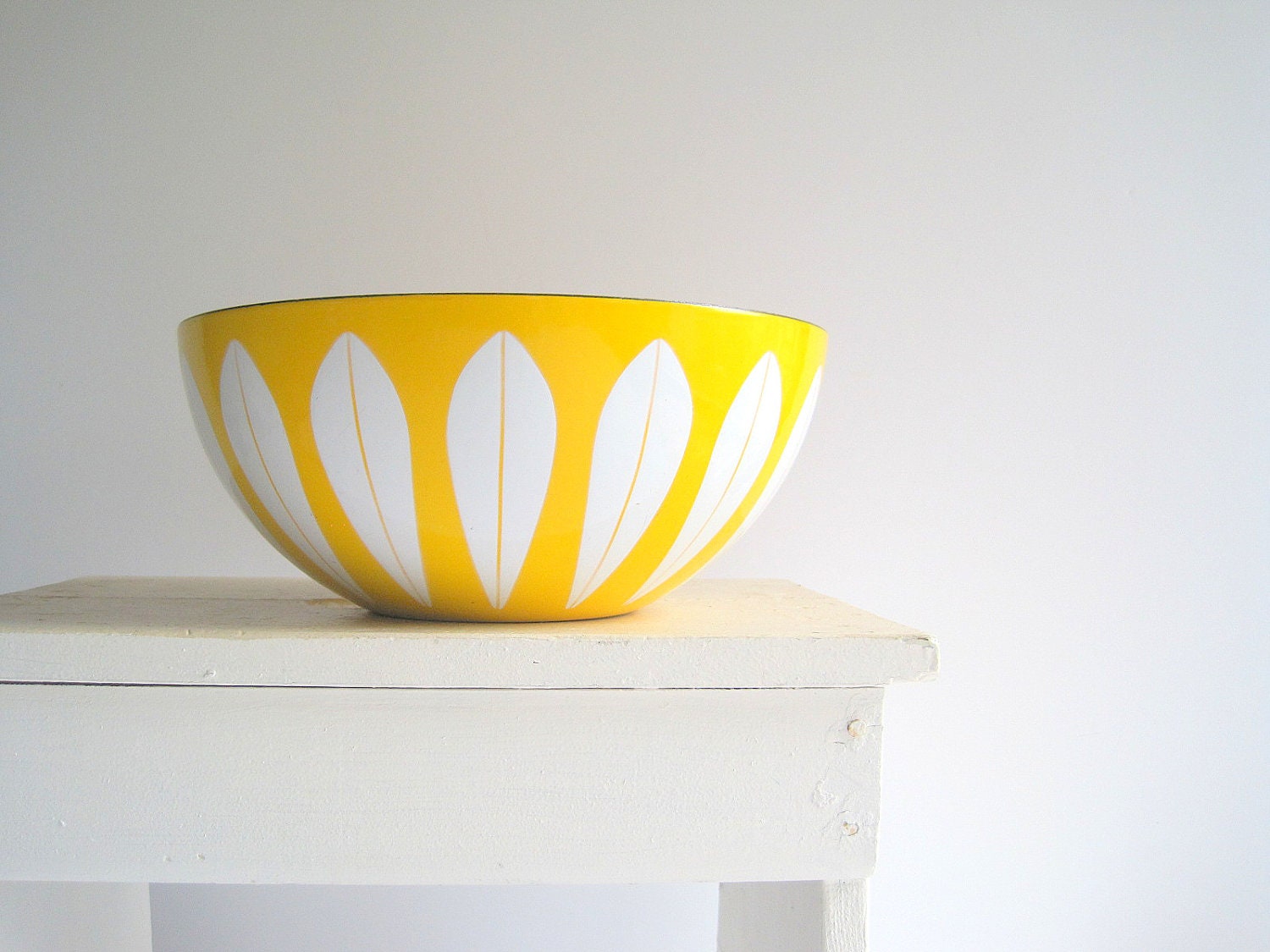 Vintage CathrineHolm Yellow Lotus Bowl 11" Large