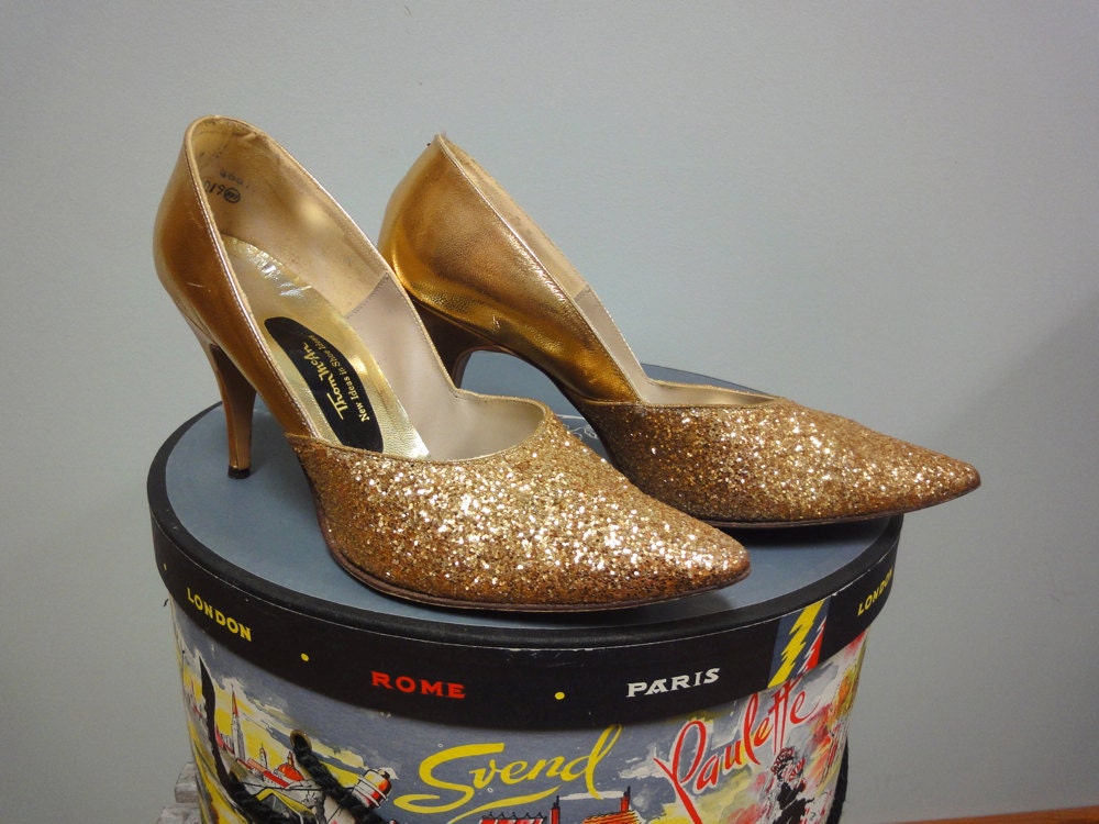 1960s Gold Glitter Pumps, Stiletto Spike Heels, Thom McAn, Pin Up Shoes, Bombshell Shoes - StelmaDesigns