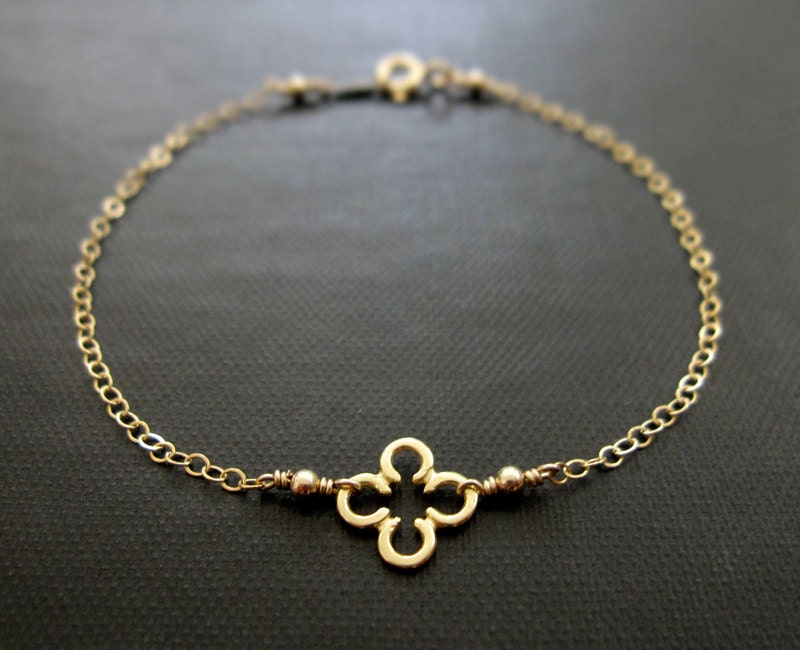Gold Clover Bracelet / Quatrefoil Charm Bracelet / Thin Gold Bracelet / Simple Delicate Gold Bracelet