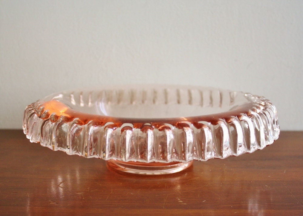 Vintage pink depression glass serving bowl by highstreetmarket