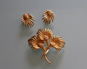 Mad Men Jewelry, Fifties Jewelry, Retro jewelry set, Lisner Brooch and Earrings