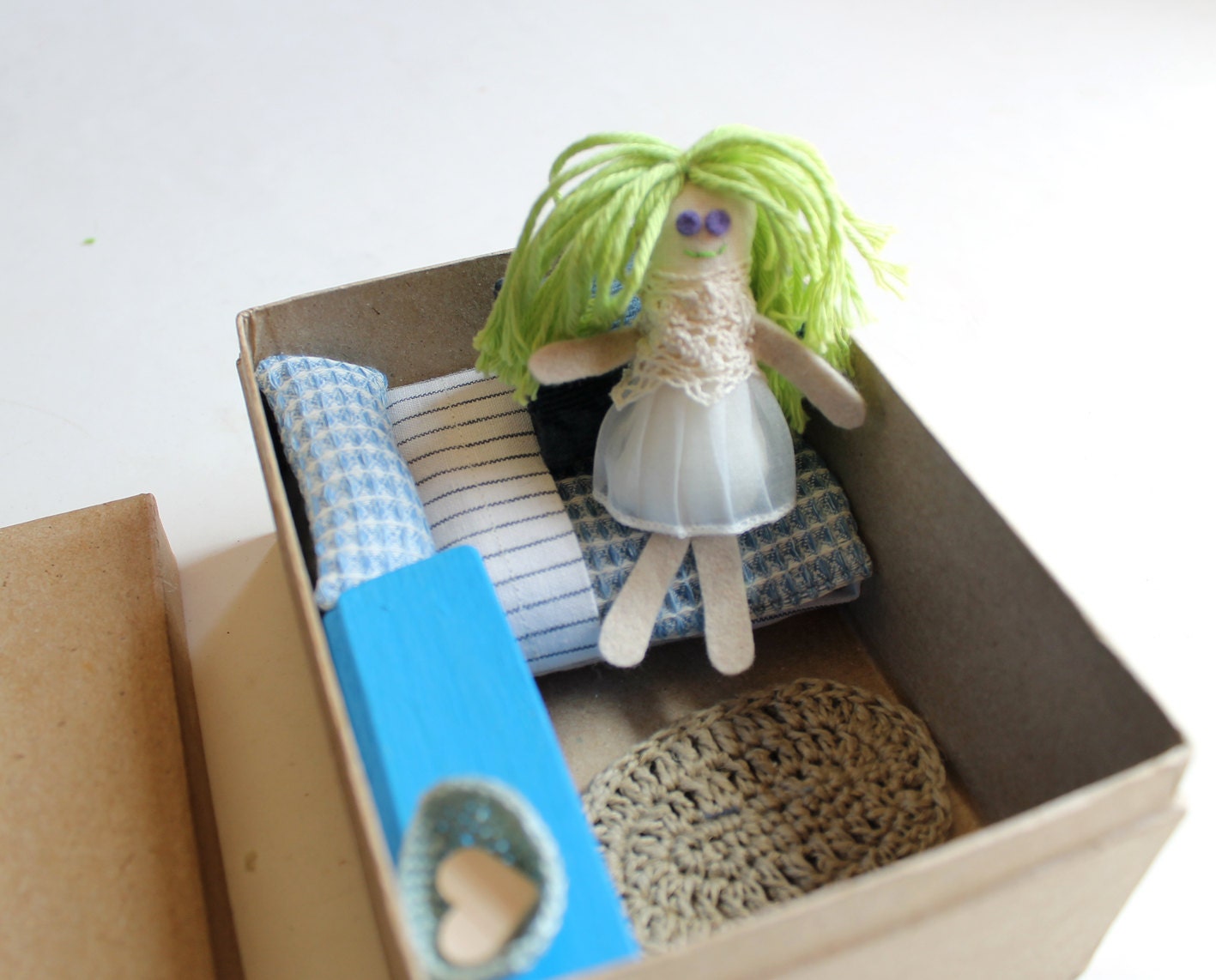 Bedroom in a box with a doll. Miniature. Children. Roombox.