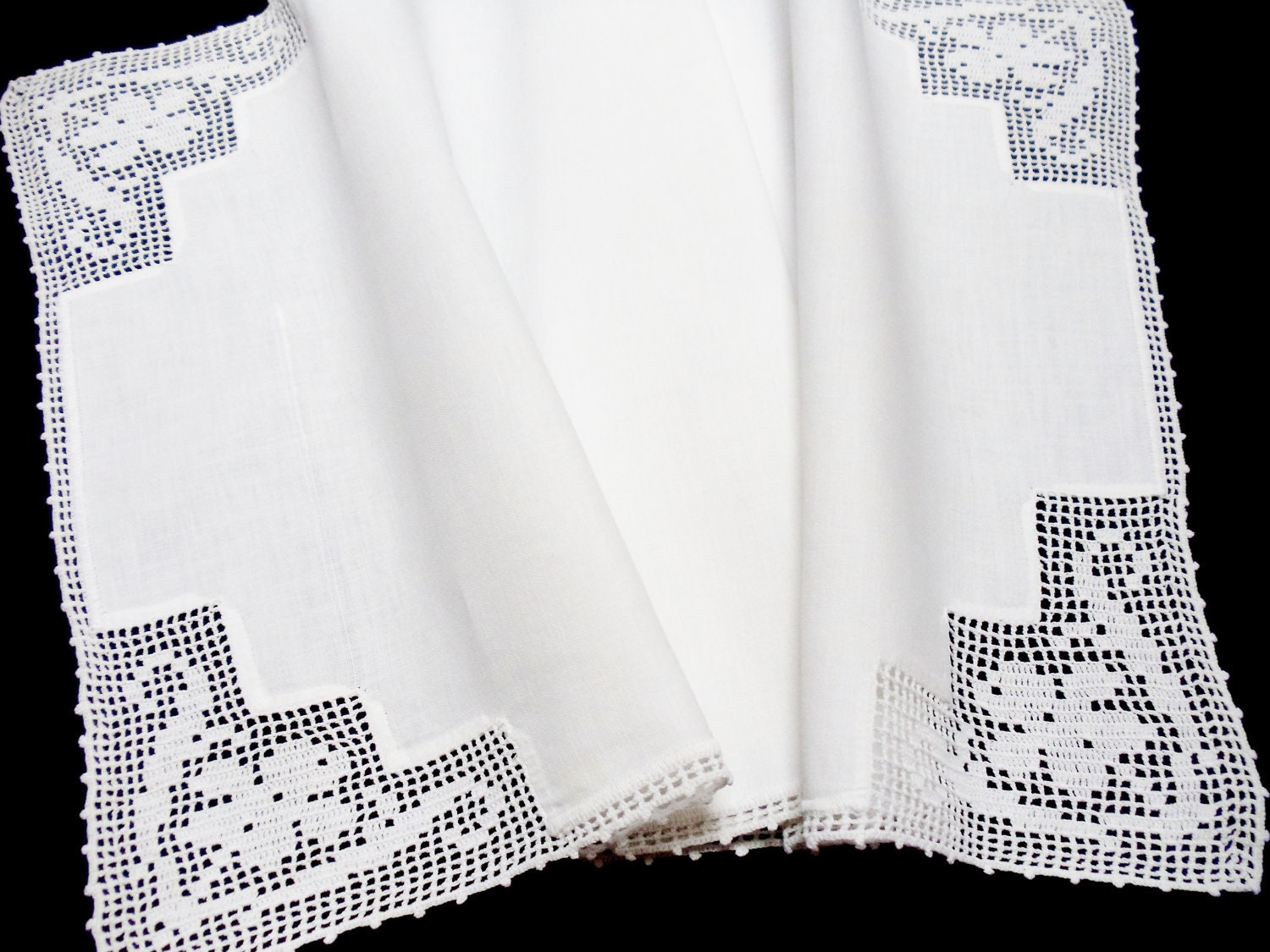 Antique Linen and Lace Table Runner
