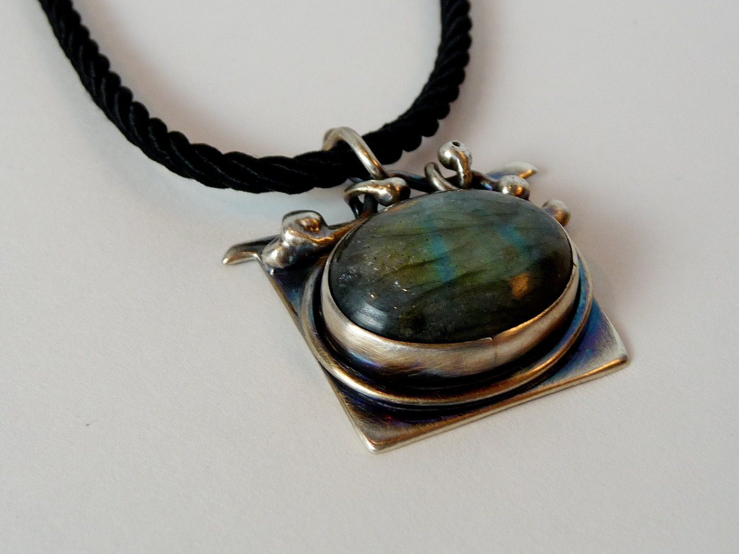 labradorite silver bezel set pendant