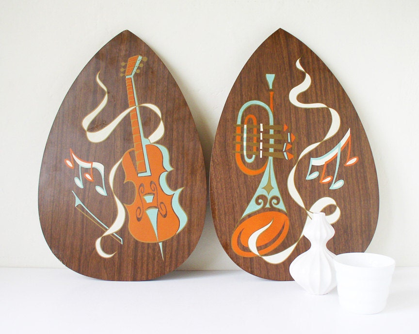 Kitschy music wall hangings