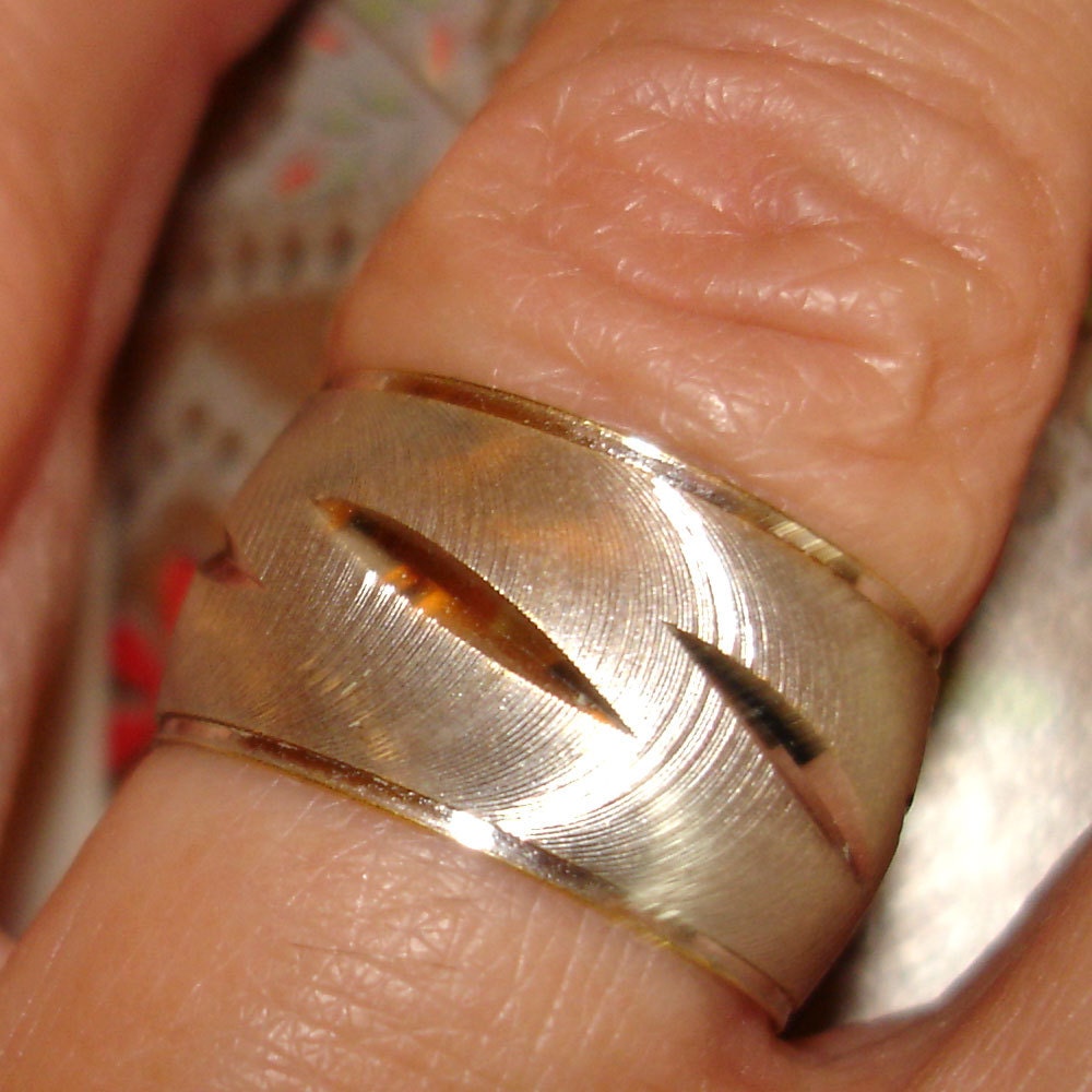 unisex vintage etched 18 KT HGE cigar band ring