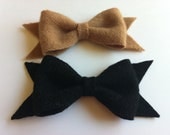 Set of 2 wool felt bows in camel and black.