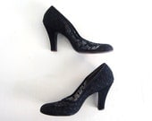 Vintage 1940s Pumps / Black Mesh / 40s Heels / Pin Up Shoes / Size 8