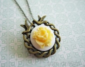 Charlotte - Yellow and White Flower Necklace, Bride, Bridesmaid, Wedding - tomdesign