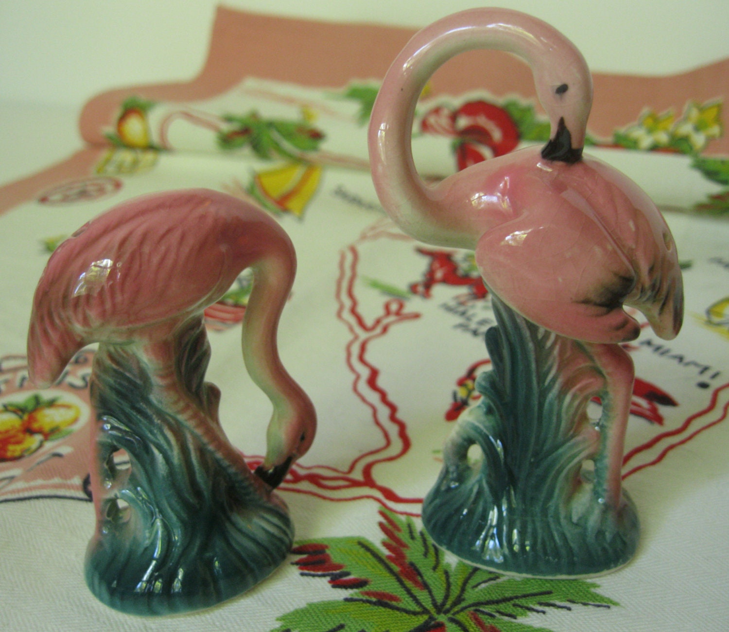 Vintage 1940s pink flamingo salt and pepper shakers