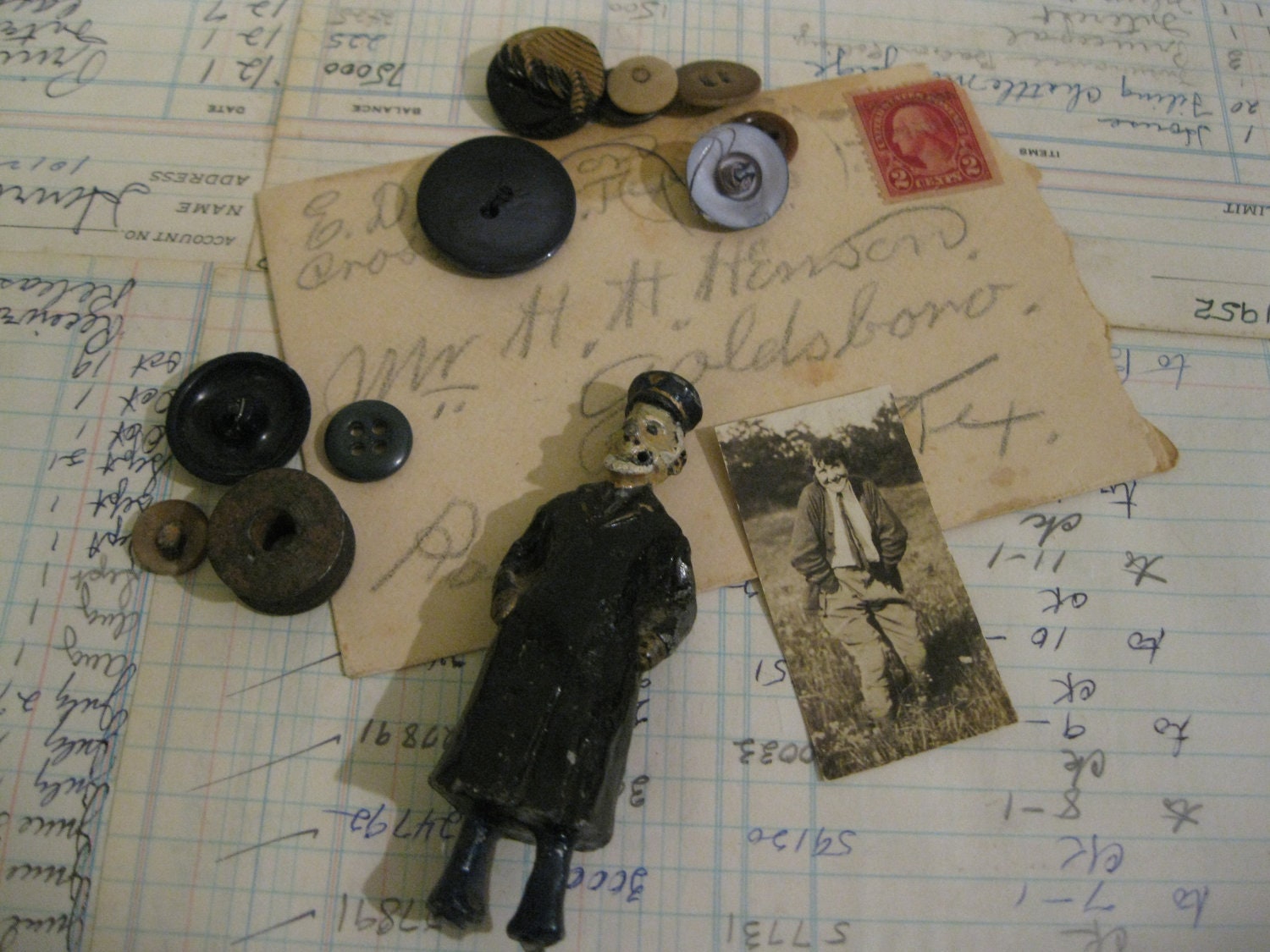Old 1929 Letter....Cast Iron Man Figure...Old Buttons....Old Photo ( 2394 )