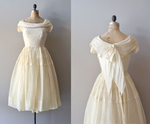 r e s e r v e d...1950s dress / embroidered 50s dress / Quaintrelle dress